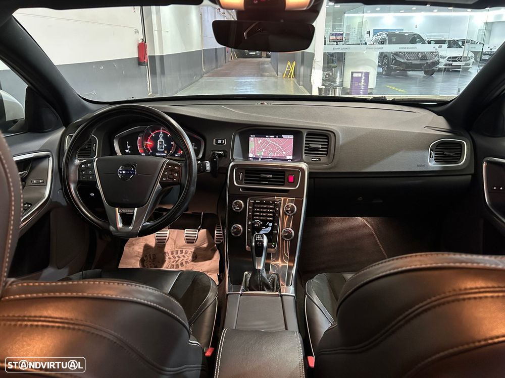 Volvo V60 2.0 D3 R-Design - 22