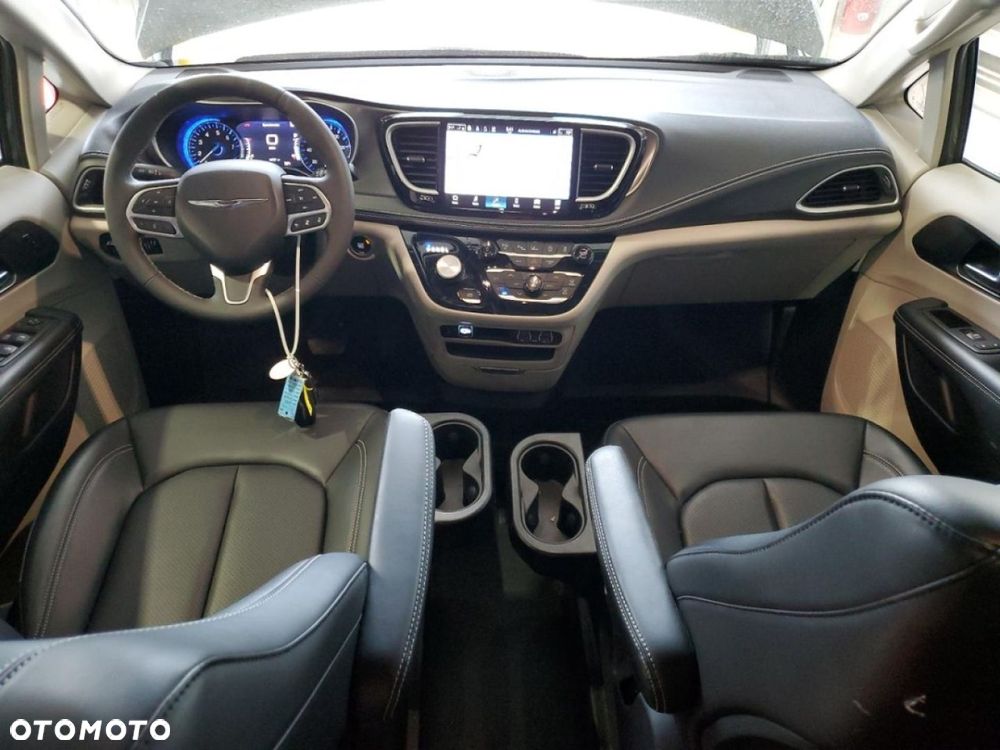 Chrysler Pacifica - 8