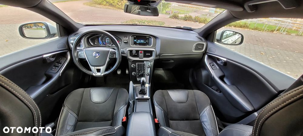 Volvo V40 D2 Drive-E R-Design Momentum - 14