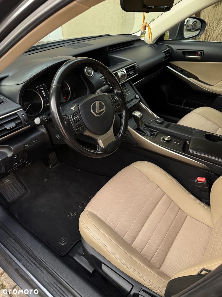Lexus IS 200t / 300 Elegance - 9