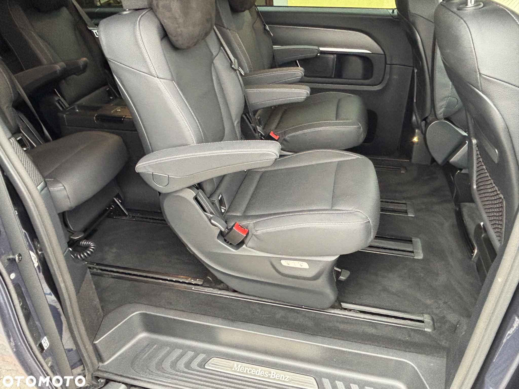 Mercedes-Benz Klasa V 300 d 4-Matic Exclusive 9G-Tronic (d³ugi) - 24
