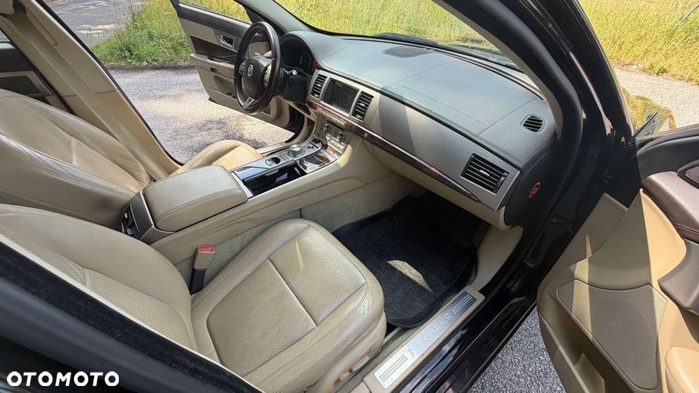 Jaguar XF 5.0 V8 Premium Luxury - 27