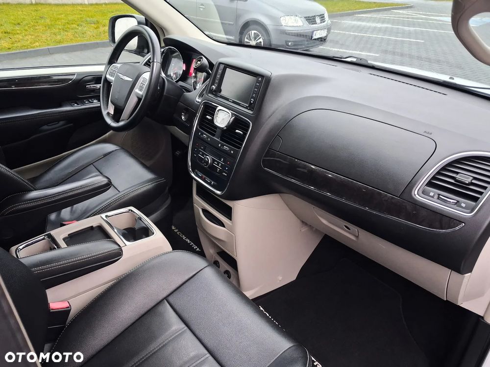 Chrysler Town & Country 3.6 Touring - 23