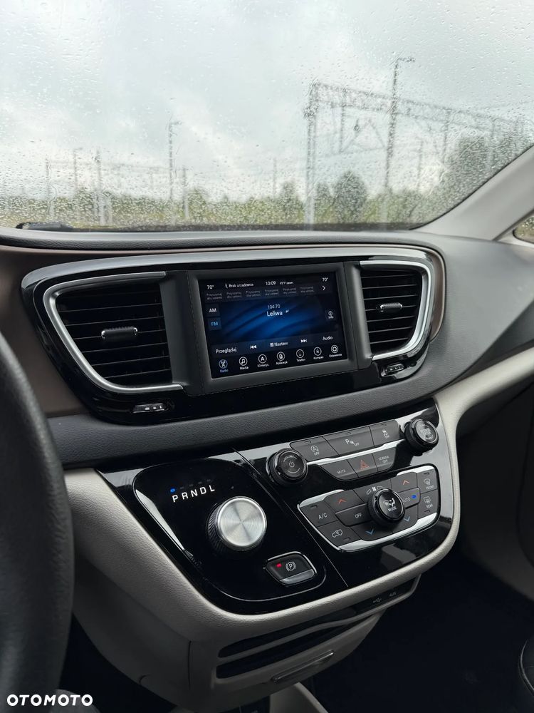 Chrysler Pacifica - 39