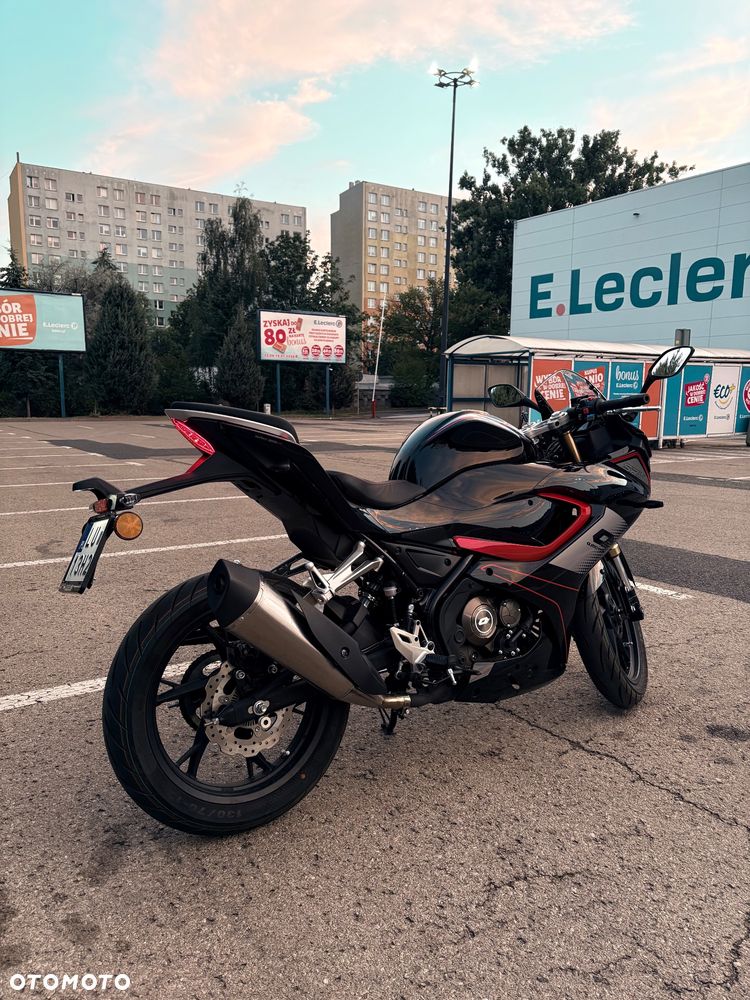 QJMOTOR SRK 125R - 5