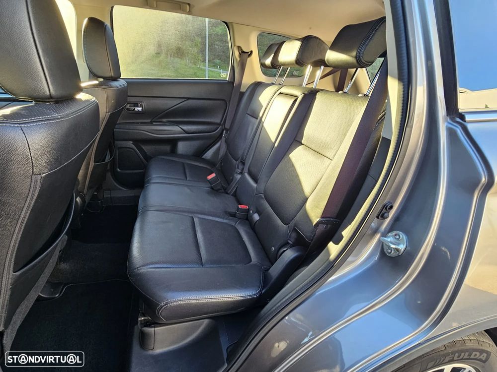 Mitsubishi Outlander 2.2 DI-D Instyle Navi - 18