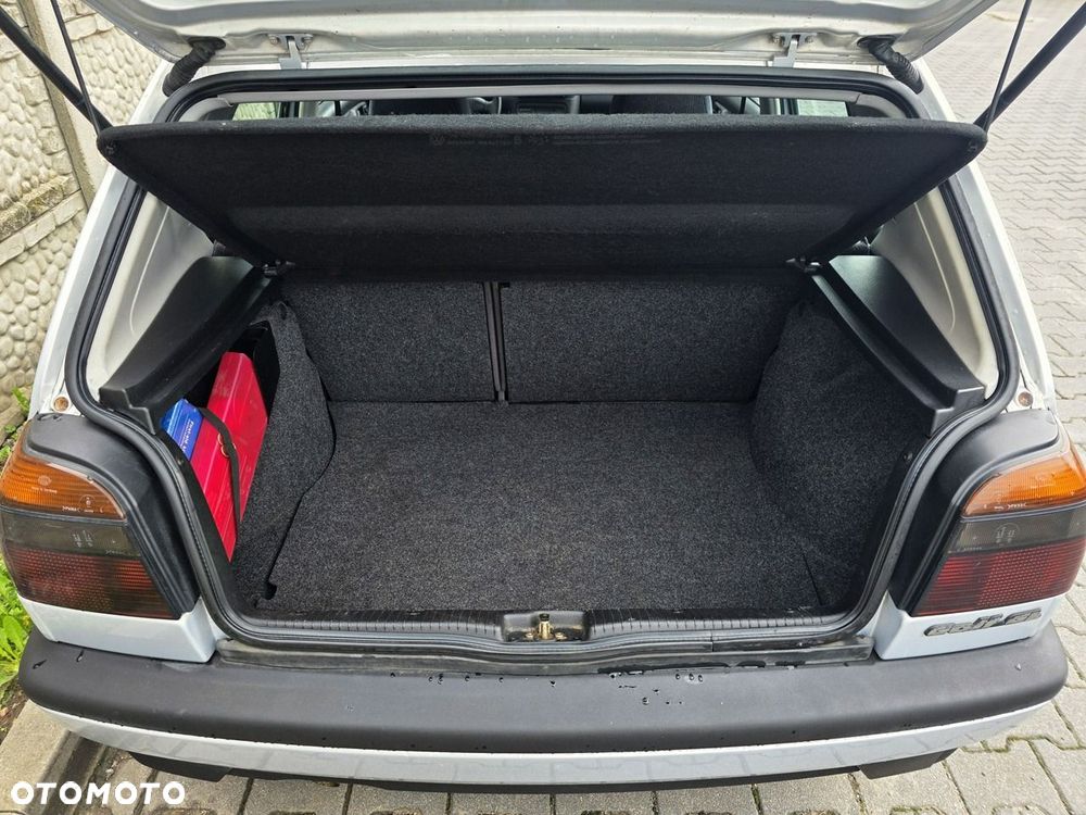 Volkswagen Golf 2.0 GL - 26