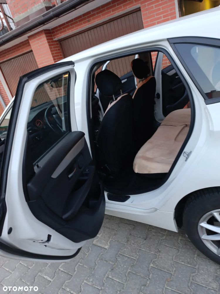 BMW Seria 2 218d - 27