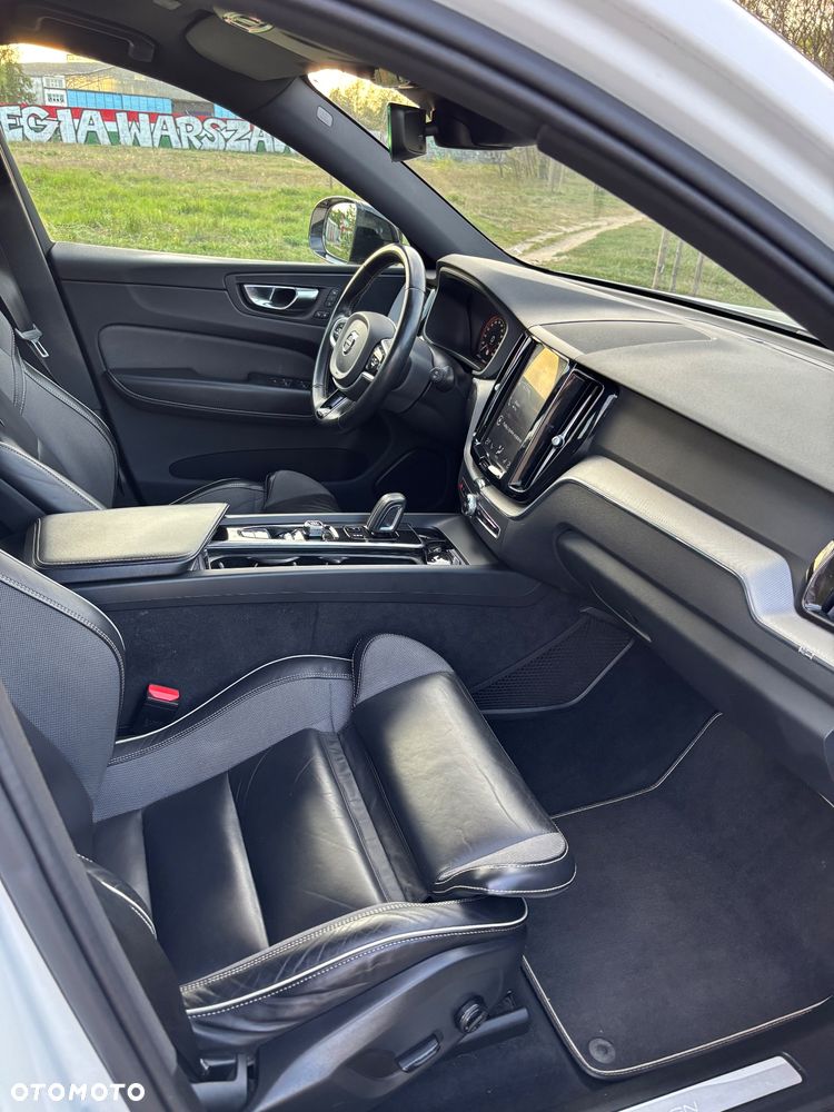 Volvo XC 60 B4 D AWD R-Design - 8