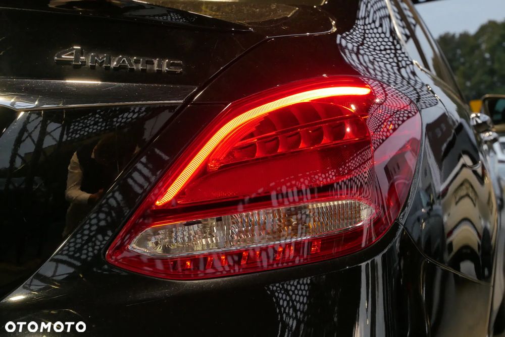 Mercedes-Benz Klasa C 300 7G-TRONIC - 37