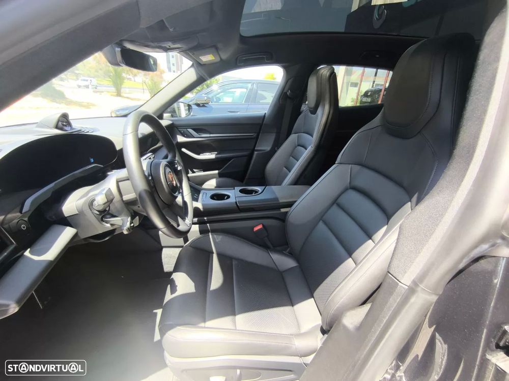 Porsche Taycan Sport Turismo Black Edition - 11