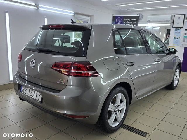 Volkswagen Golf - 8