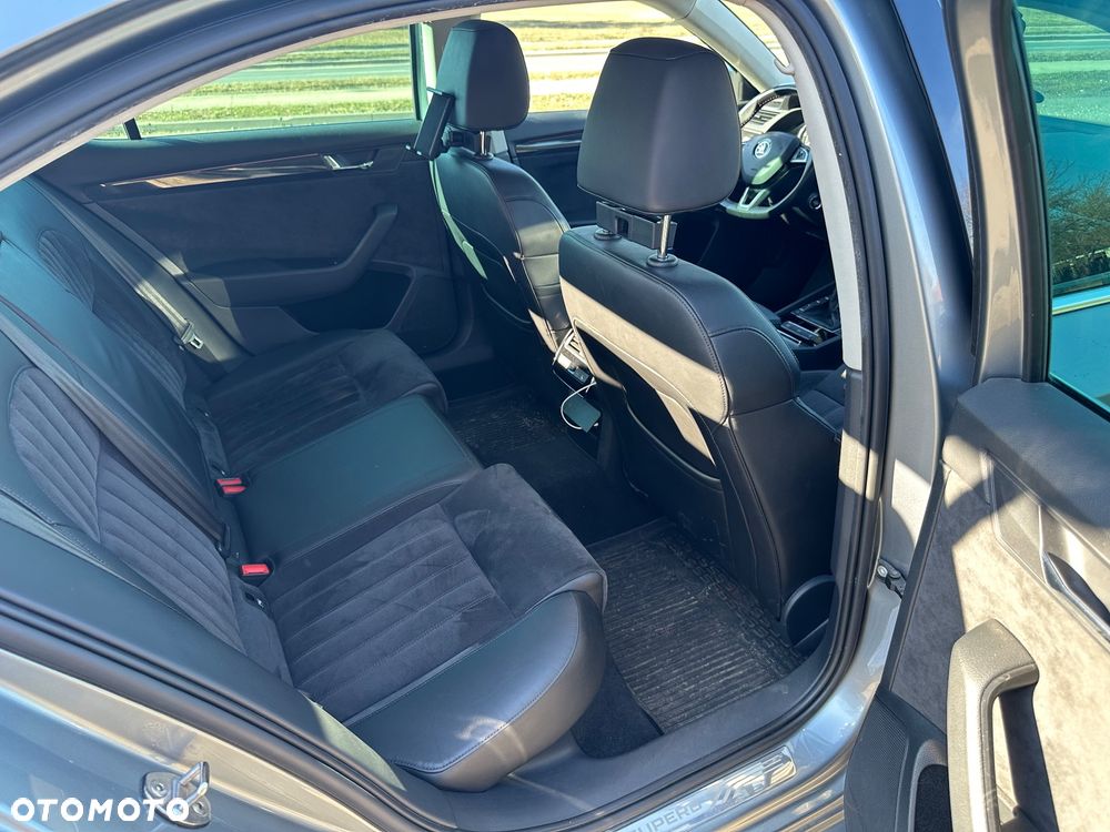 Skoda Superb 2.0 TDI Sportline - 10