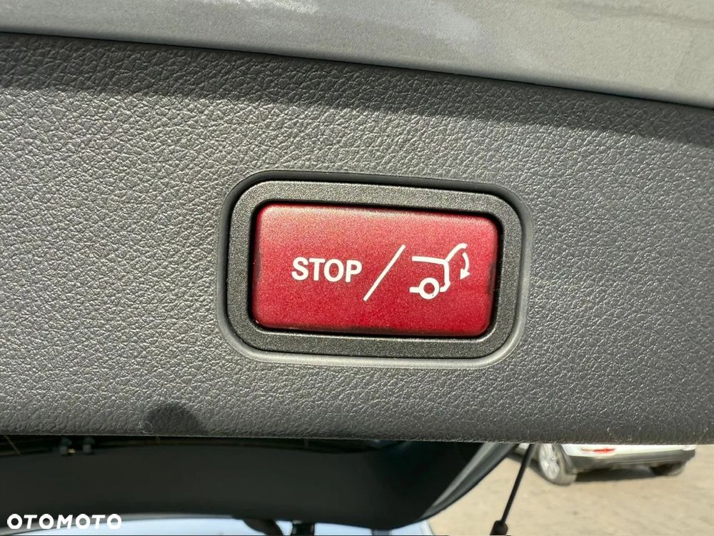 Mercedes-Benz GLC 300 e PHEV 4-Matic AMG Line - 24