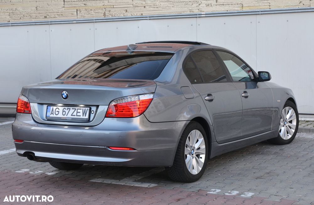 BMW Seria 5 520d Touring Special Edition - 13