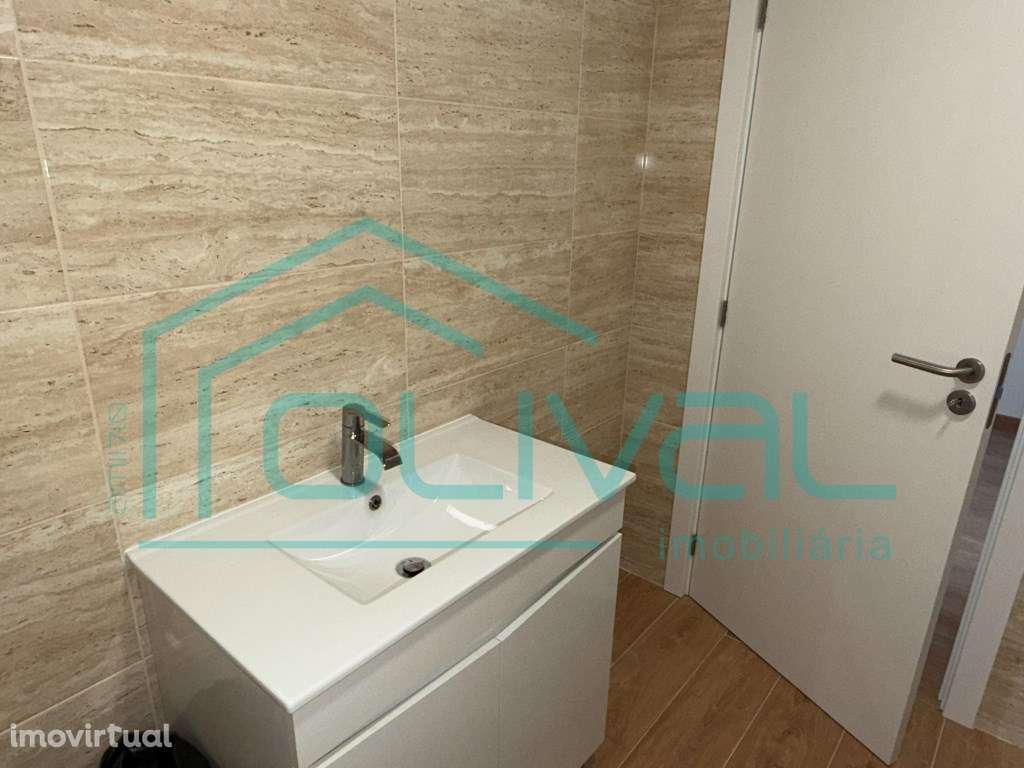 Apartamento T2 Renovado 5 minutos da Estação dos Comboios - Grande imagem: 5/27