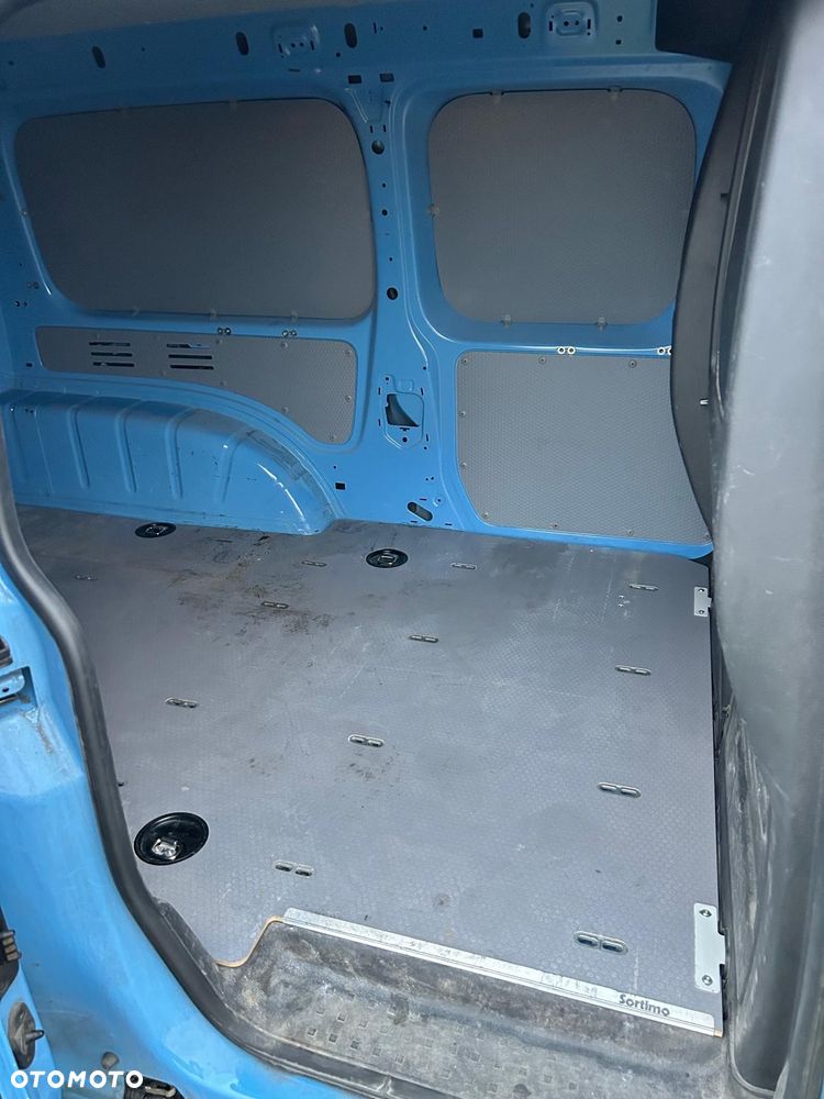 Volkswagen Caddy - 18