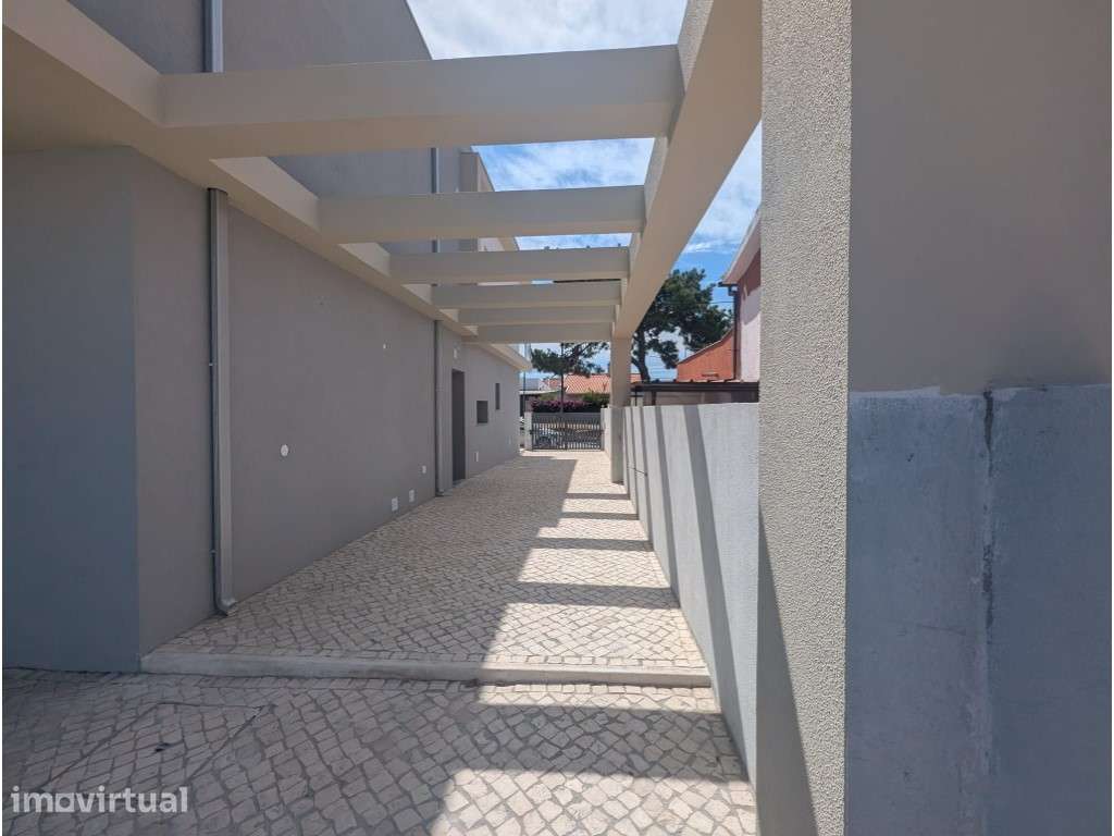 Moradia T3 com 2 suites em Quinta das Laranjeiras Fernão Ferro - Full image: 3/21