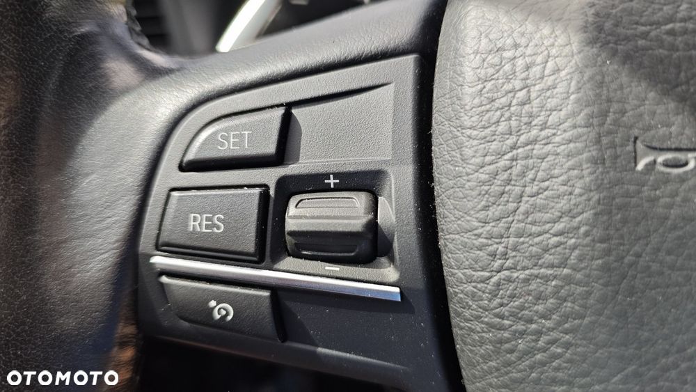 BMW Seria 5 550i xDrive - 10