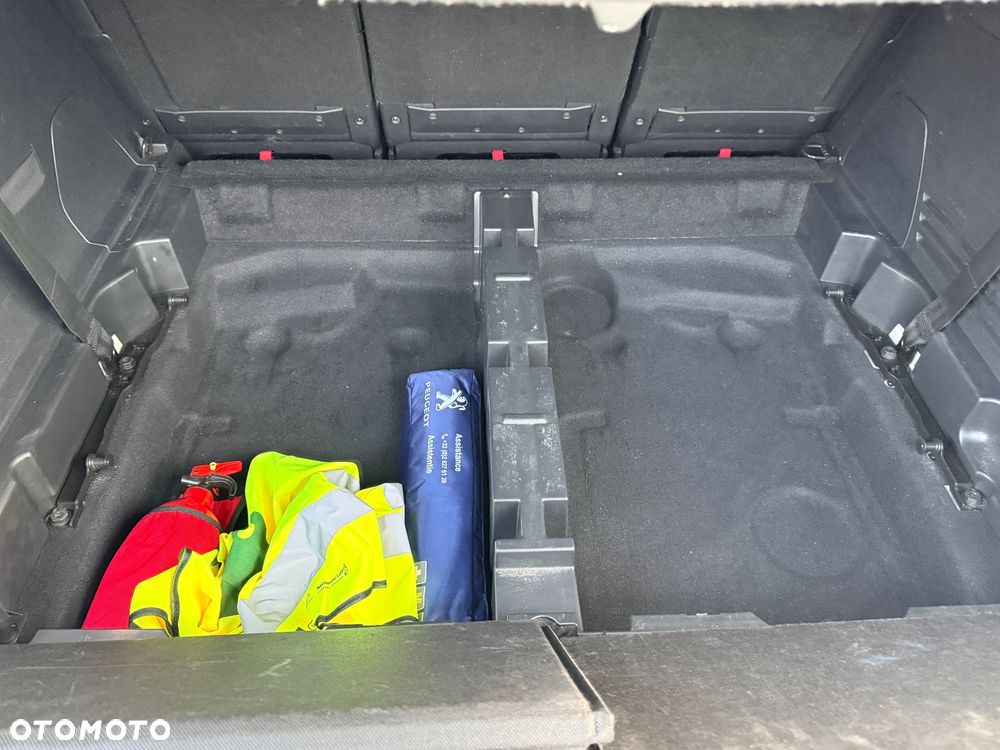 Peugeot 5008 BlueHDi 150 Allure - 26