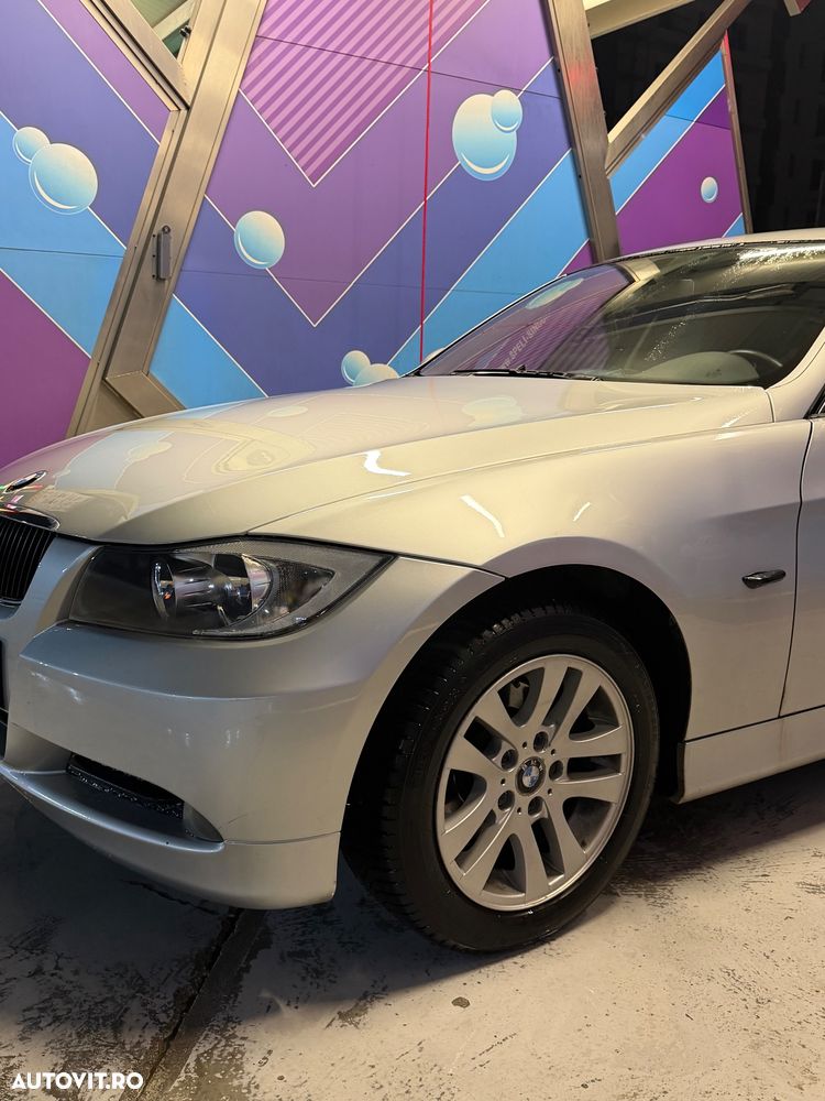 BMW Seria 3 318i - 3