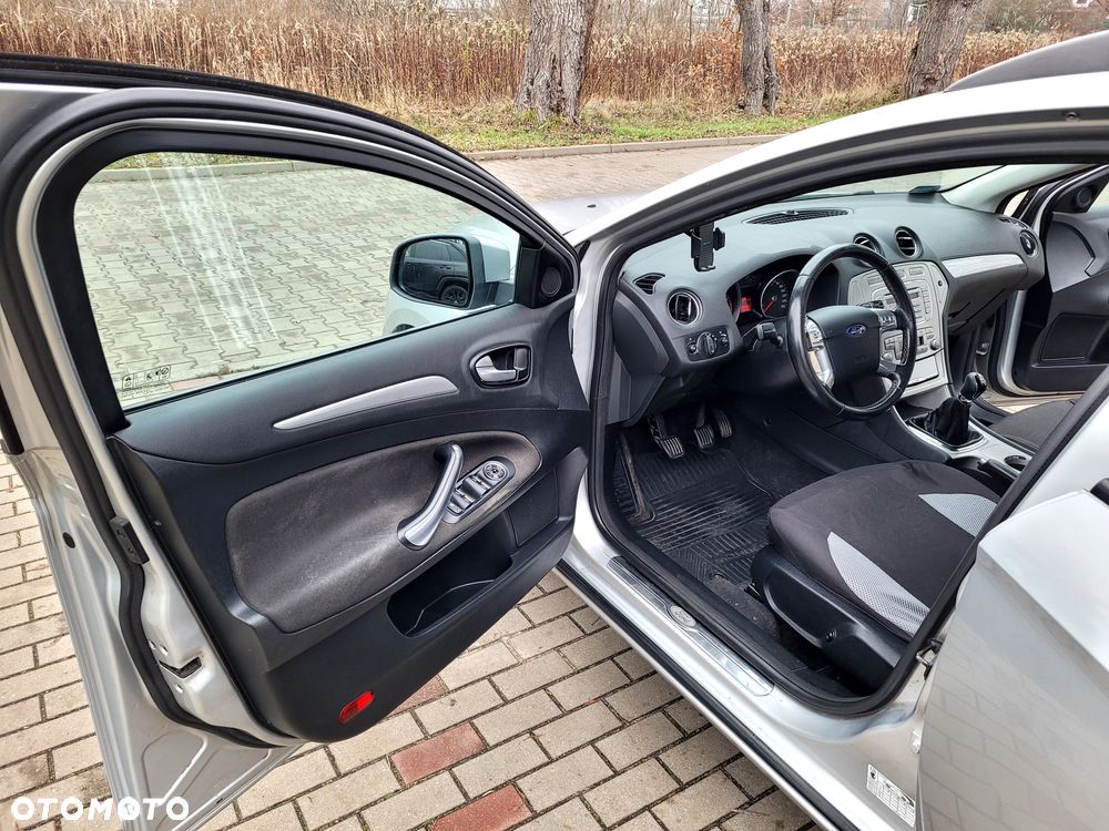 Ford Mondeo 2.0 Gold X - 26