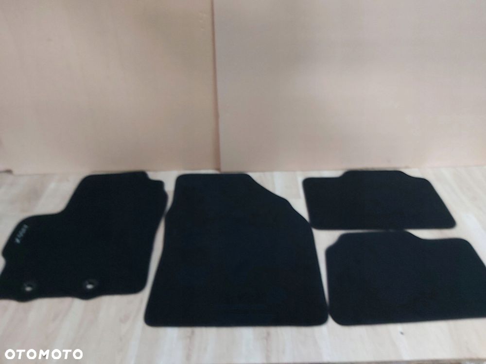 Toyota AYGO X CROSS dywanik wycieraczka komplet NOWE 58500-YYC30 - 1