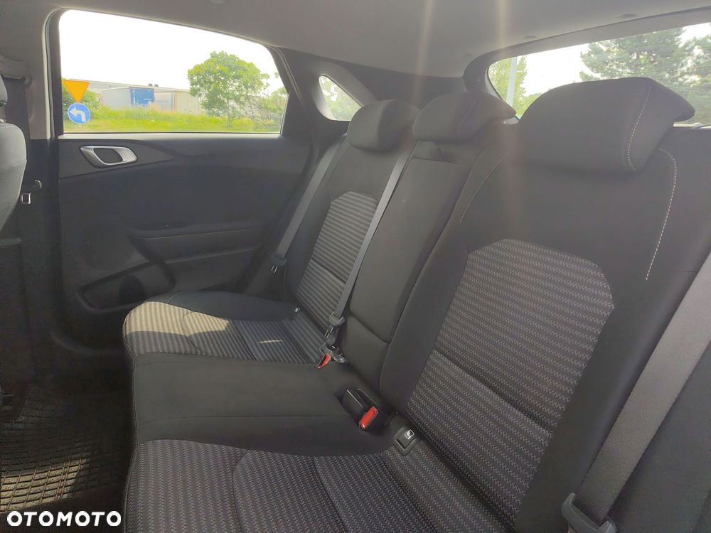 Kia Ceed - 16