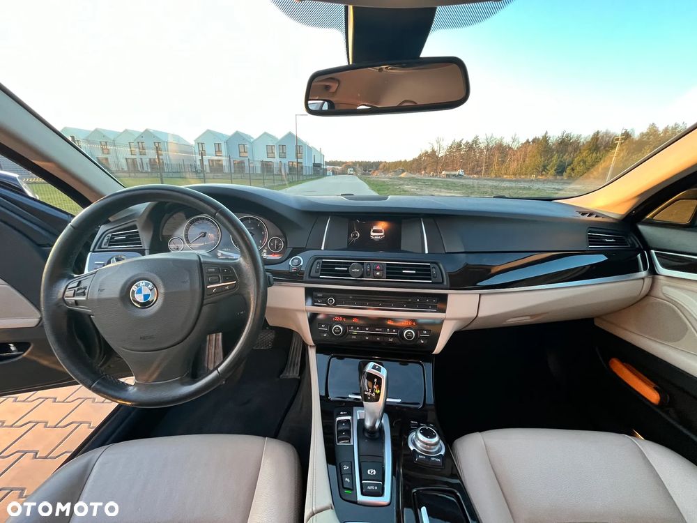 BMW Seria 5 525d xDrive Sport-Aut Luxury Line - 14