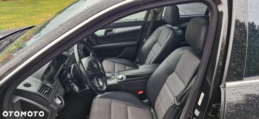 Mercedes-Benz Klasa C 180 CGI Automatik BlueEFFICIENCY Avantgarde - 27