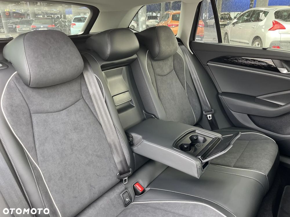 Volkswagen Passat - 25