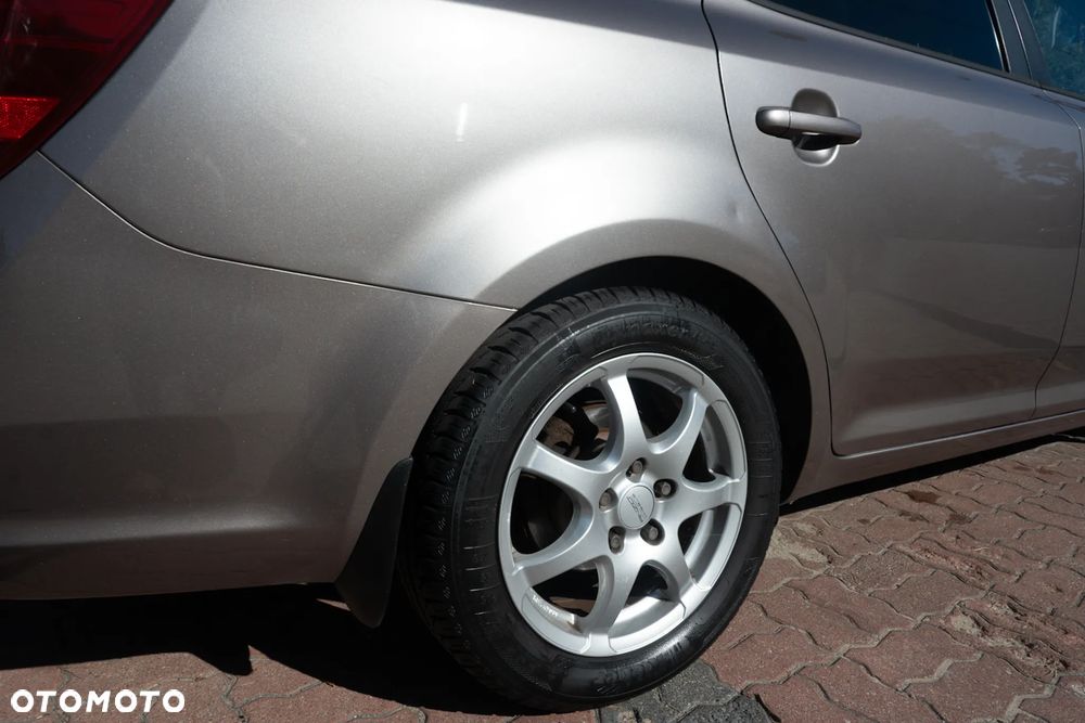 Kia Ceed - 8