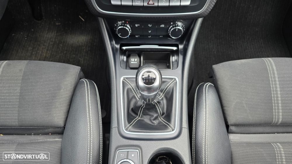 Mercedes-Benz A 180 d Urban - 32