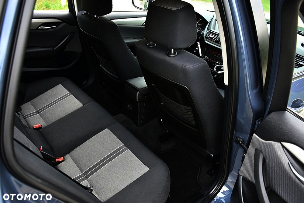 BMW X1 sDrive18d xLine - 38