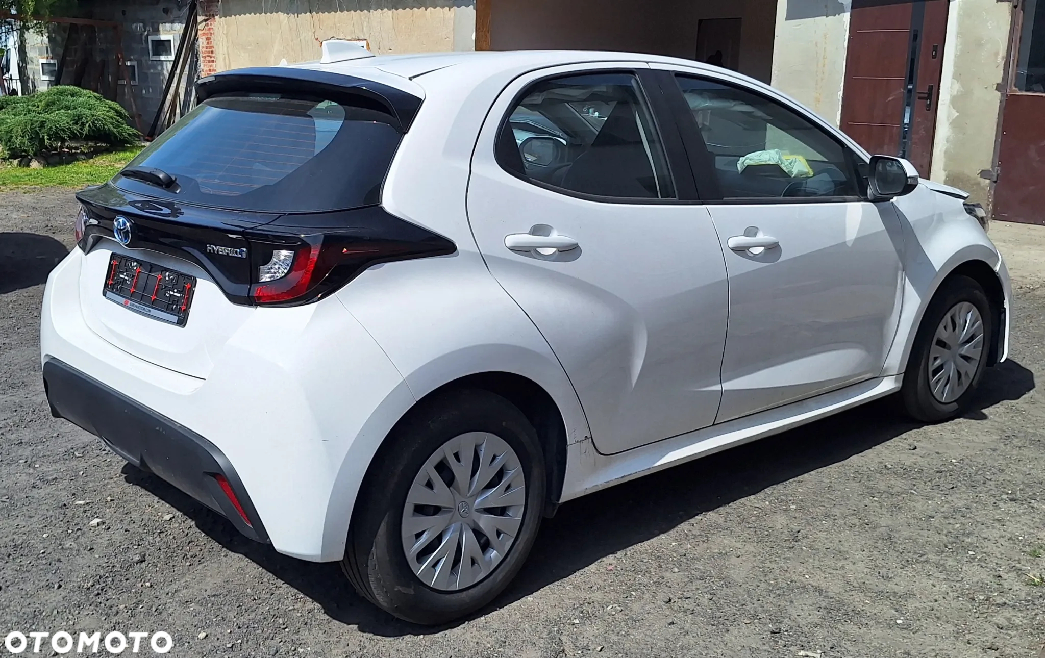 Toyota Yaris ver-hybrid-1-5-comfort - 2