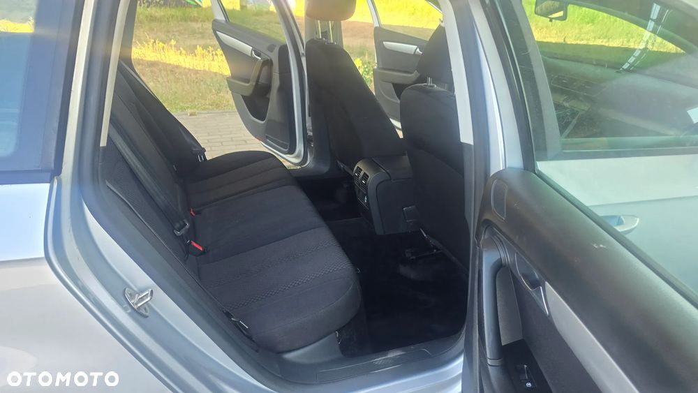 Volkswagen Passat 2.0 TDI DPF BlueMotion Technology Trendline - 28