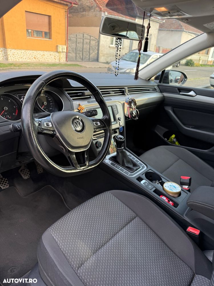 Volkswagen Passat 1.6 TDI Comfortline - 12