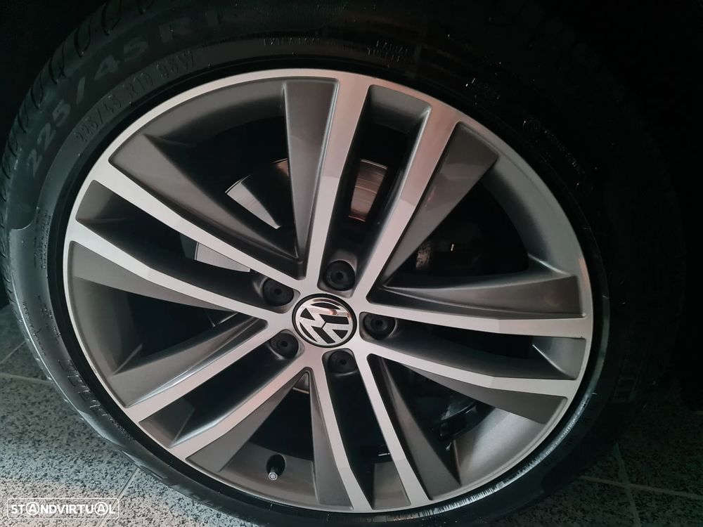 VW Sharan 2.0 TDI Blue Highline DSG - 17