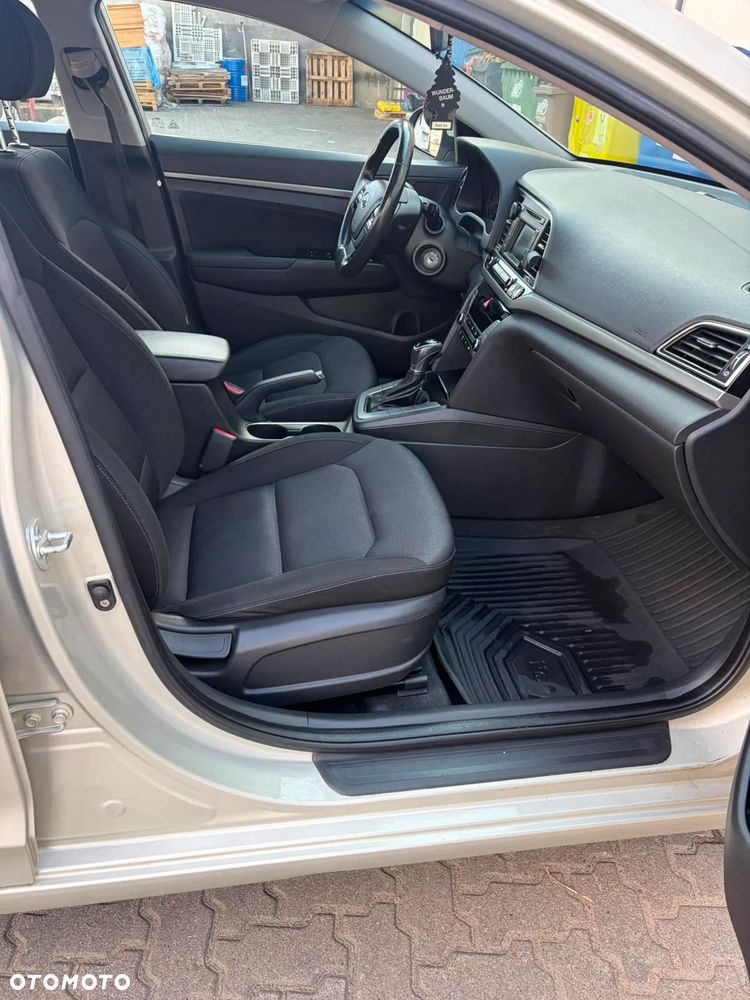 Hyundai Elantra 1.6 Comfort - 7