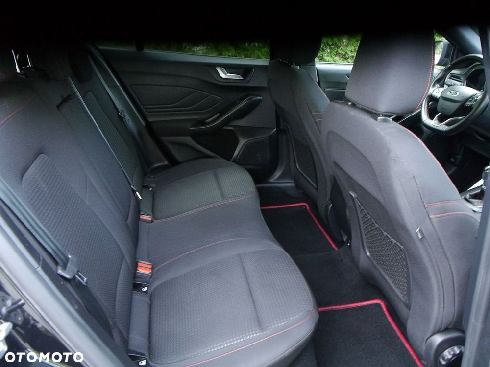 Ford Focus 1.5 EcoBlue Start-Stopp-System ST-LINE DESIGN - 38