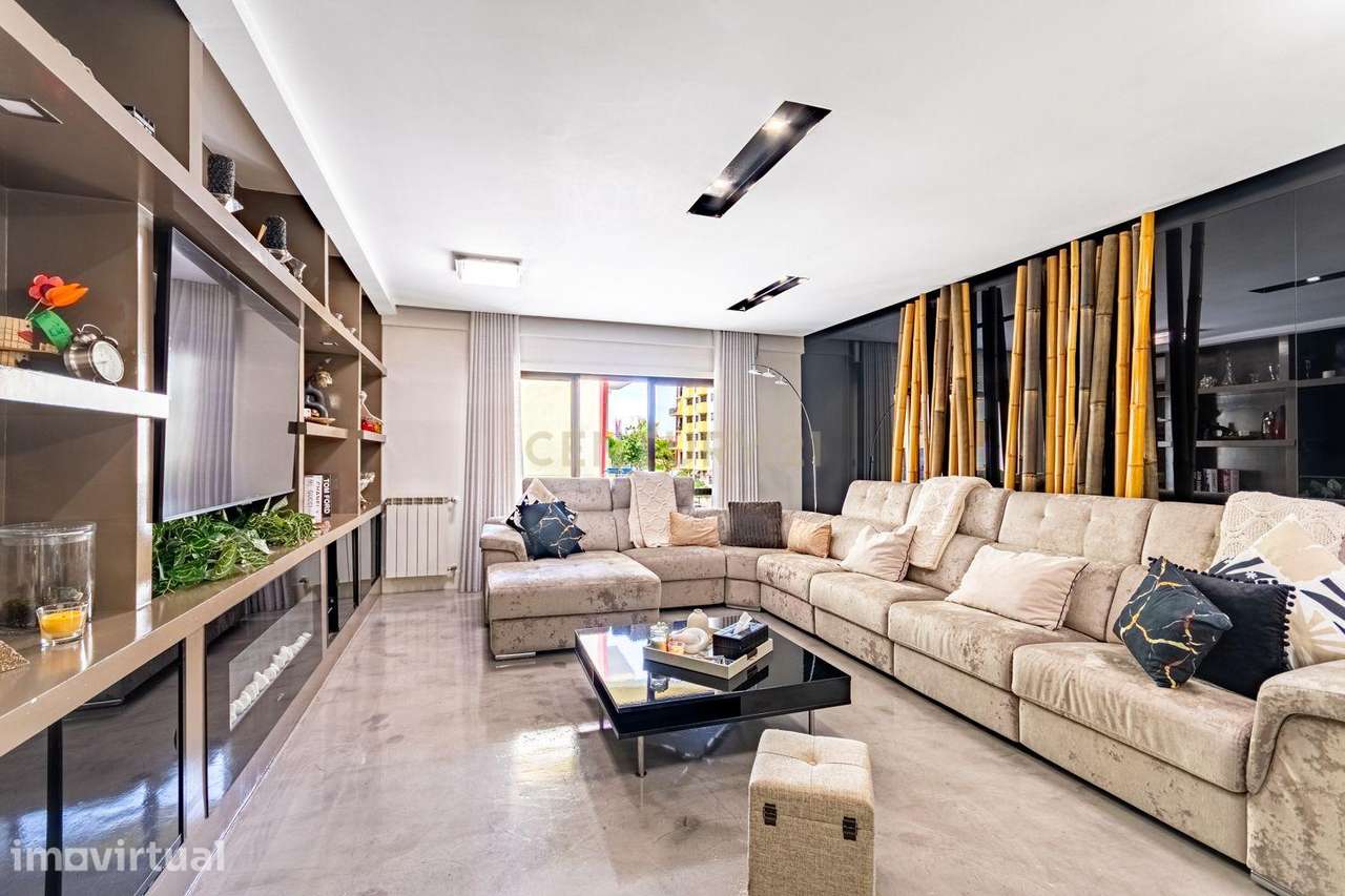 Apartamento T3 convertido em T2 com Closet e Parqueamento na Quinta No - Grande imagem: 2/19