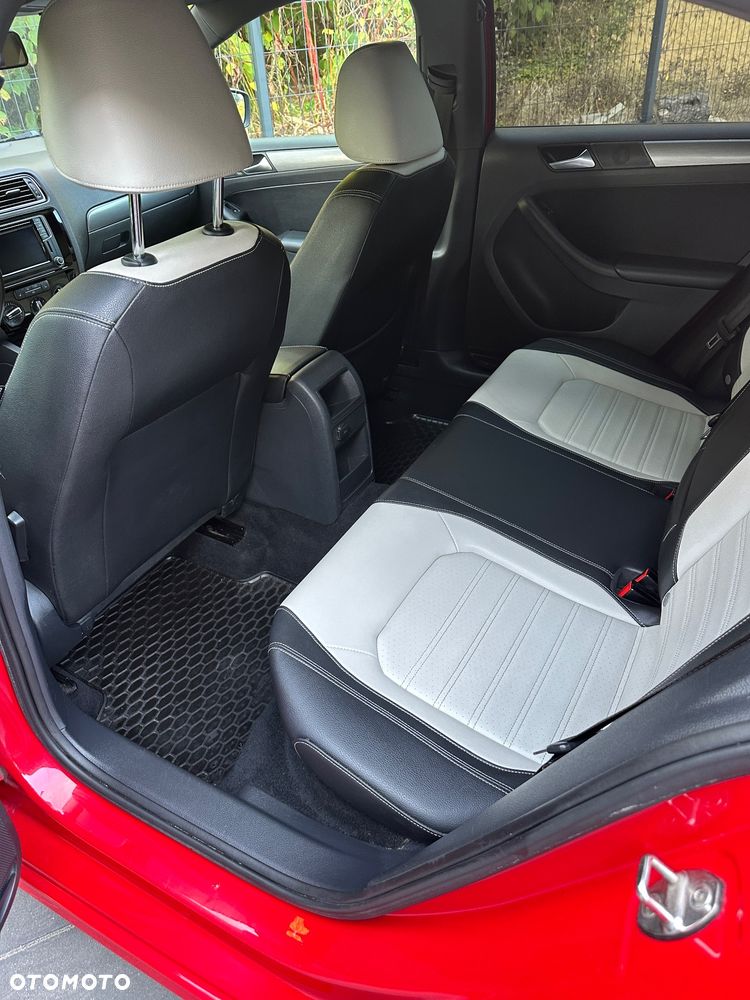 Volkswagen Jetta 1.8T SE - 11