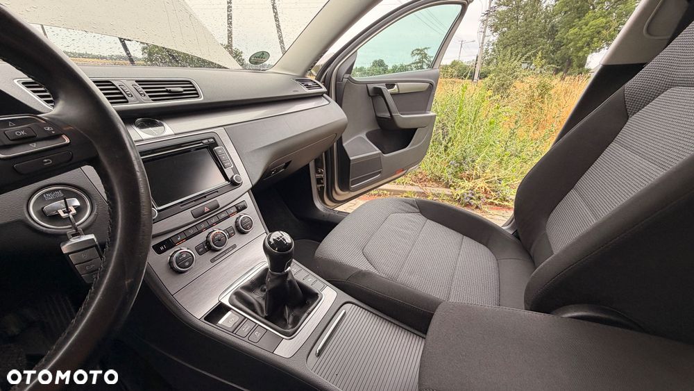 Volkswagen Passat 2.0 TDI BlueMotion Technology Highline - 14