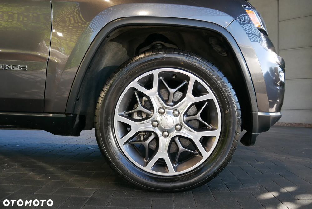 Jeep Grand Cherokee - 38