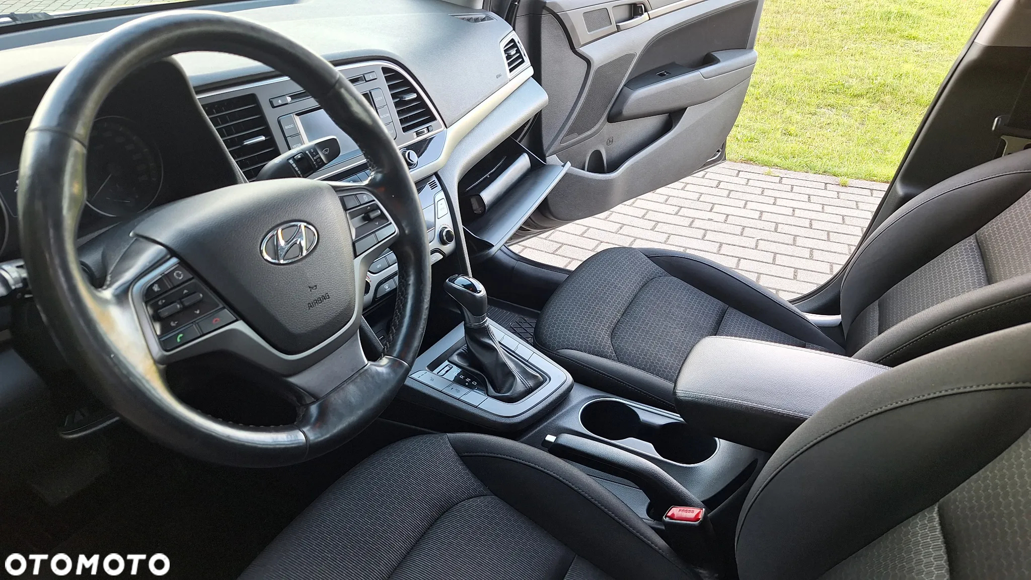 Hyundai Elantra - 16