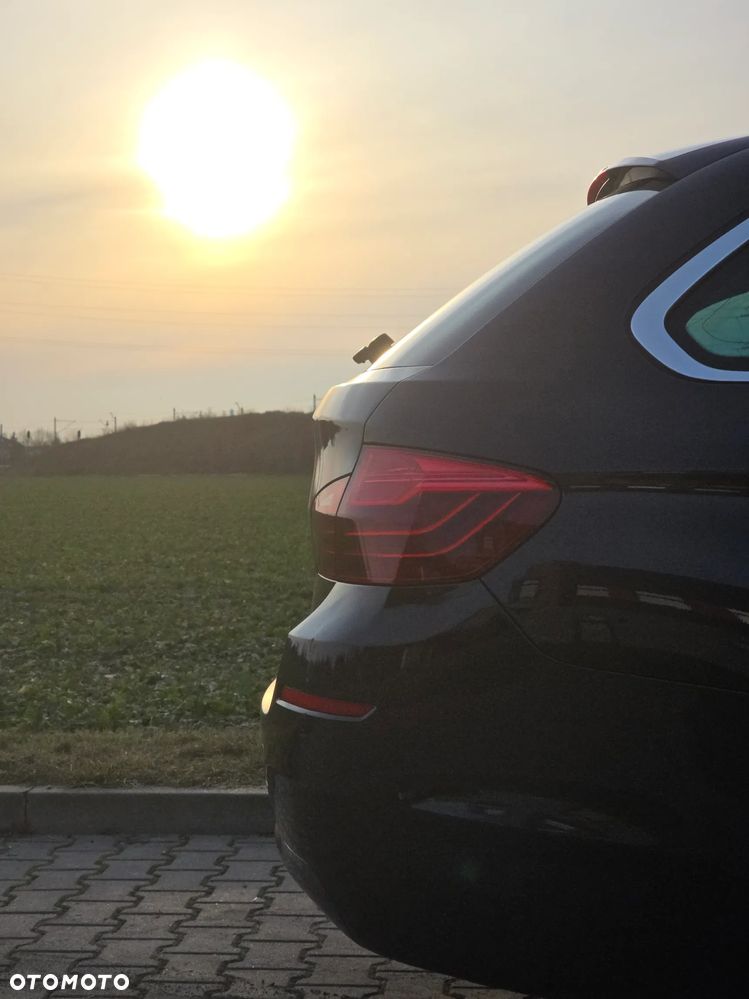 BMW Seria 5 525d xDrive Sport-Aut Luxury Line - 4