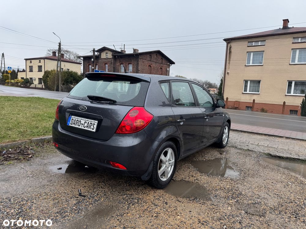 Kia Ceed - 16