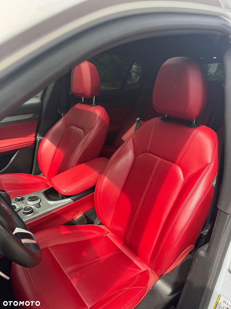Alfa Romeo Stelvio - 11