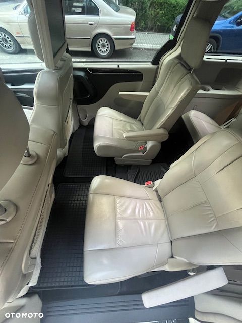 Chrysler Town & Country 3.6 Limited - 38