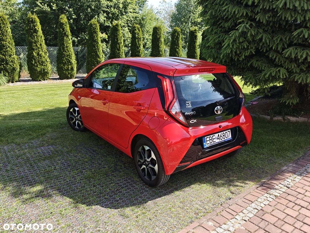 Toyota Aygo x.shift x-play connect - 2
